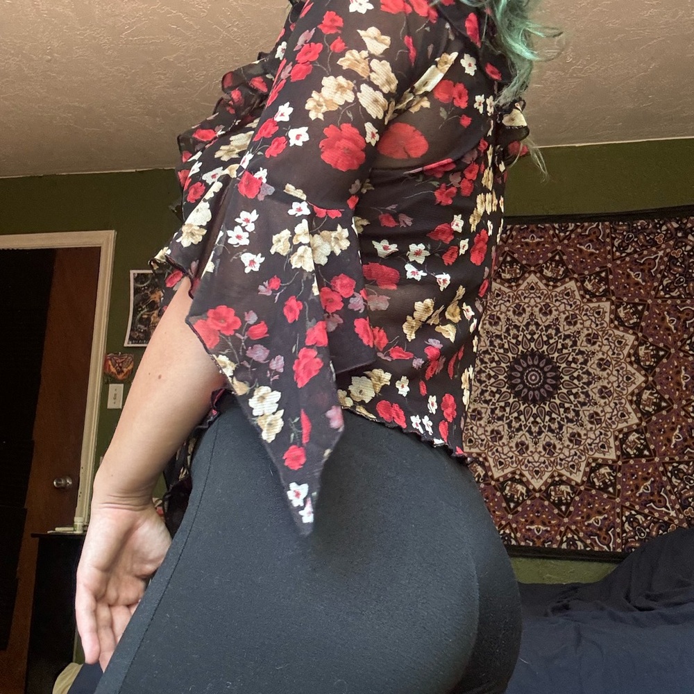 Floral Ruffle Black Top - Picture 3 of 7